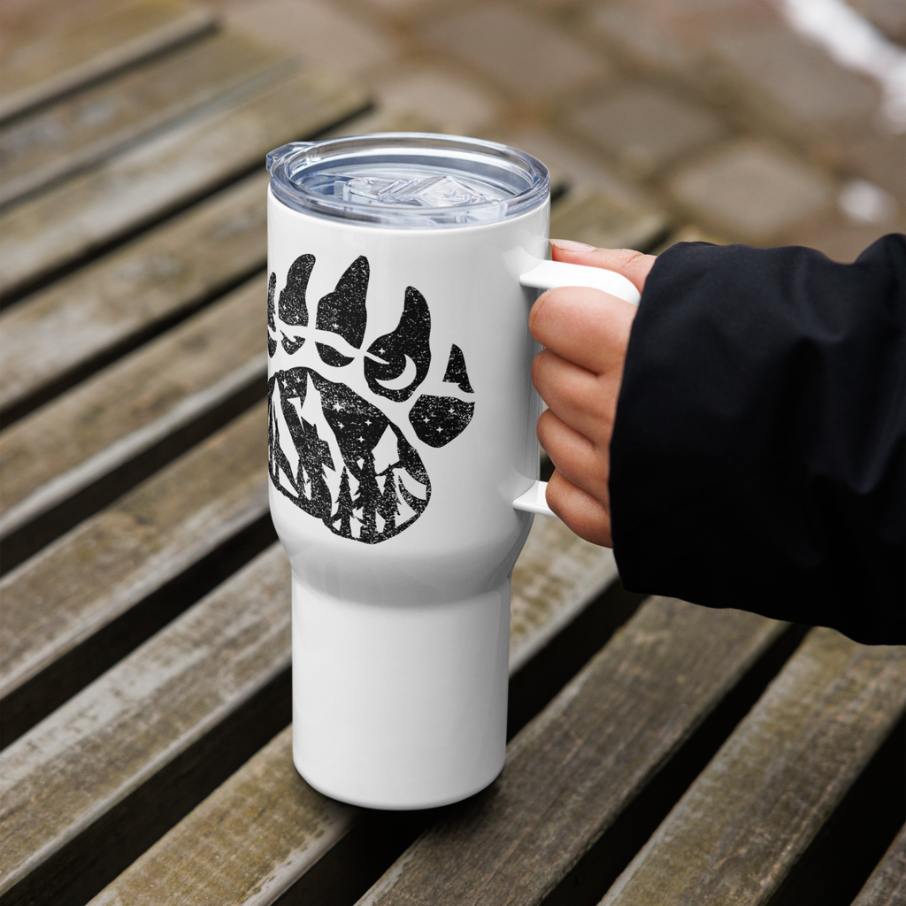 Travel mug with a handle