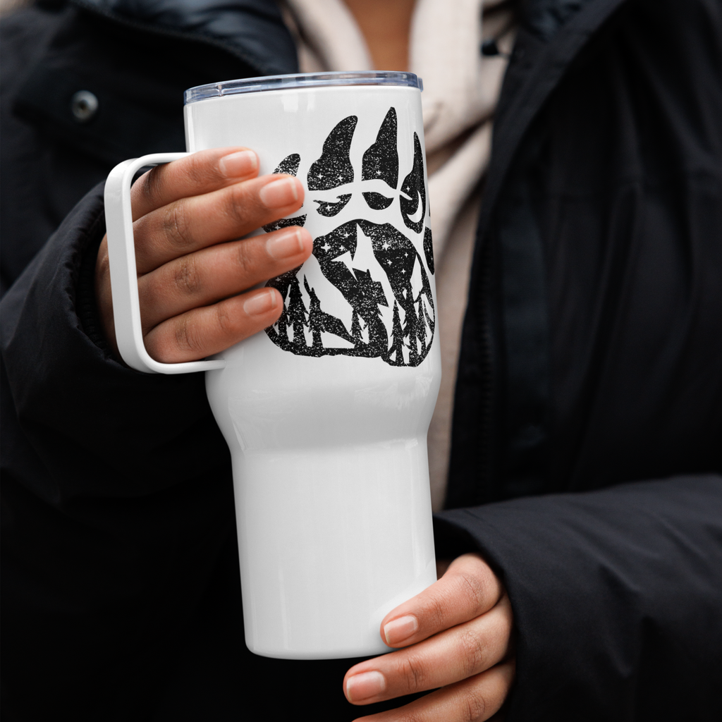 Travel mug with a handle