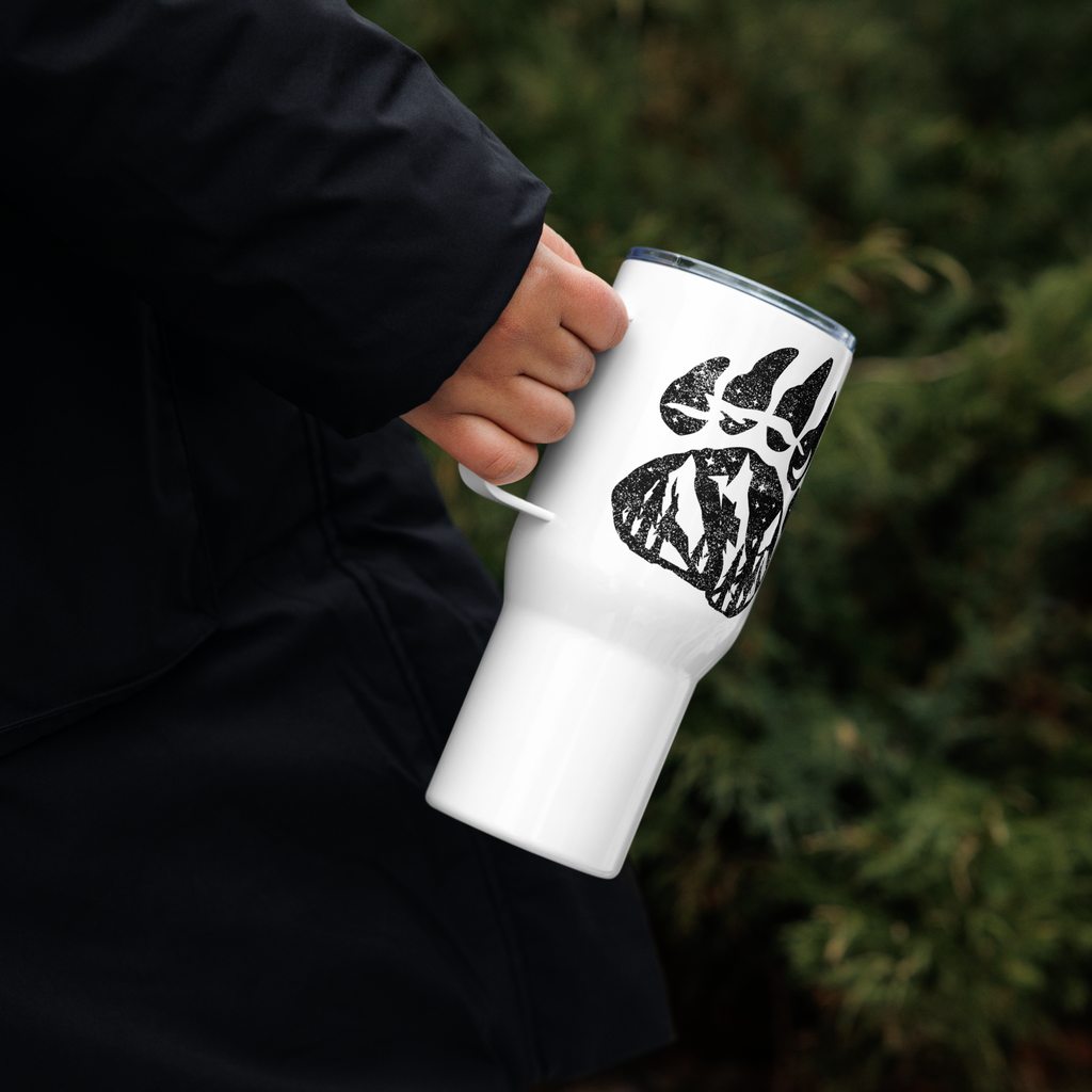Travel mug with a handle